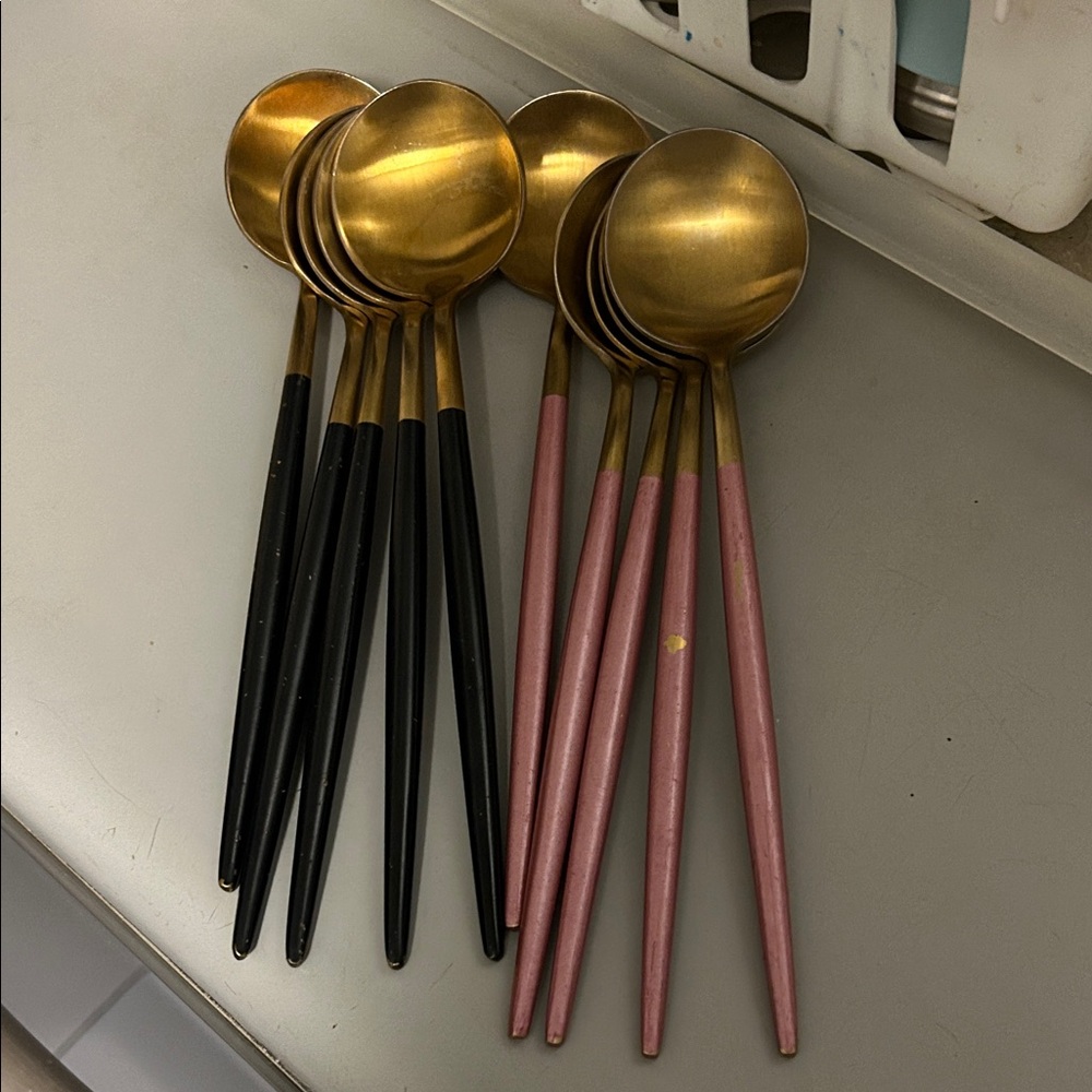 Elegant Gold and Black/Pink Spoons Set